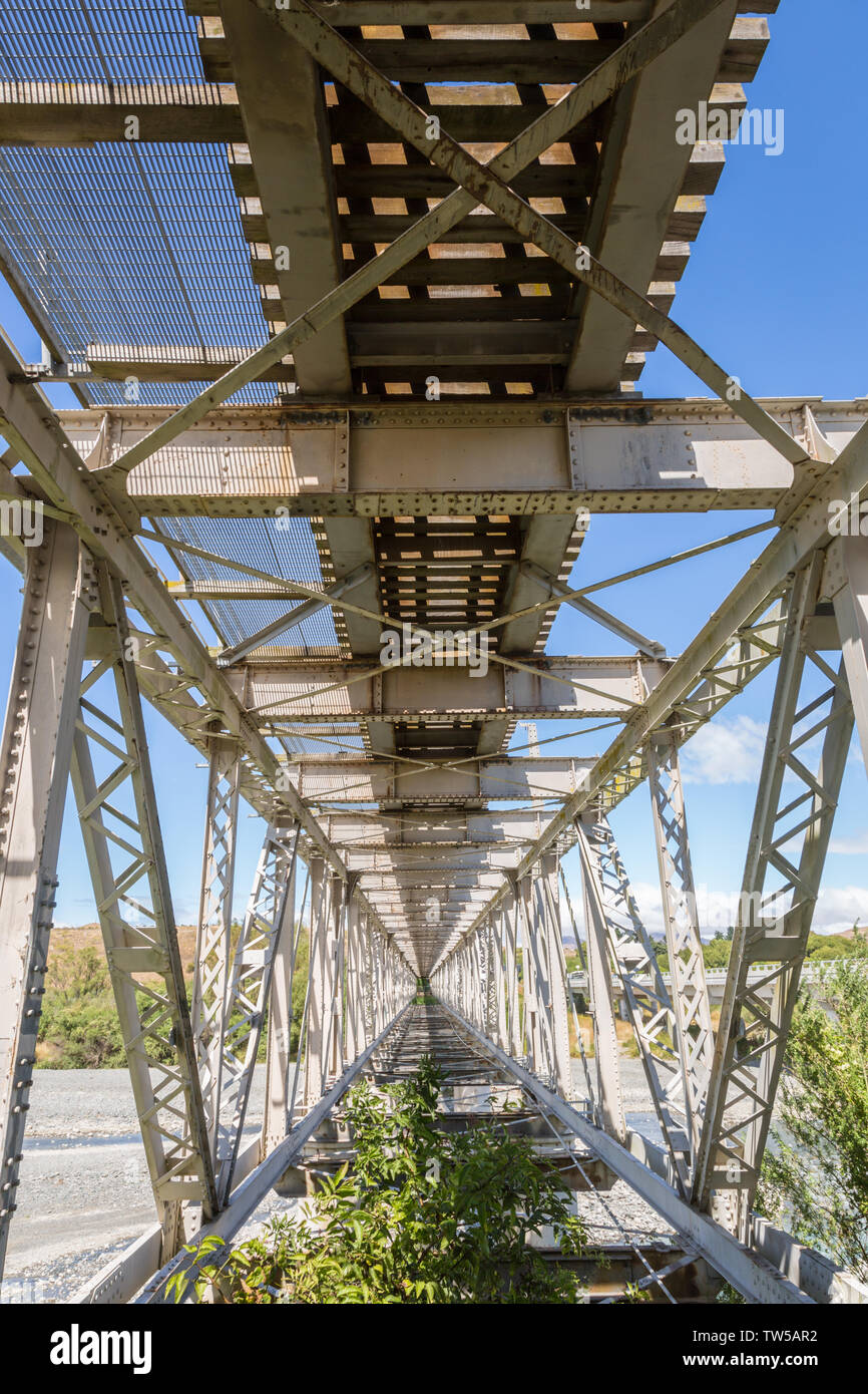 Die Innenansicht eines Stahl Railway Bridge, ein Teil der Scenic Railway Route auf der Südinsel, Neuseeland Stockfoto