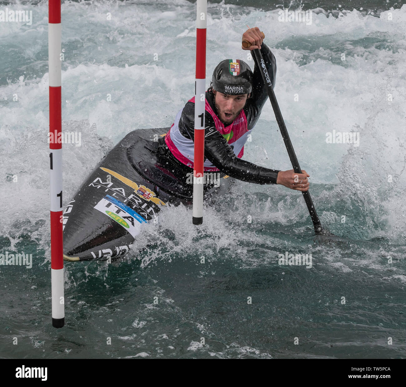 14.06.2019. Lee Valley White Water Centre, London, England. Die Canoe Slalom World Cup 2019 Raffaello Ivaldi (ITA) konkurriert in der Mens Kanu MC1 Stockfoto