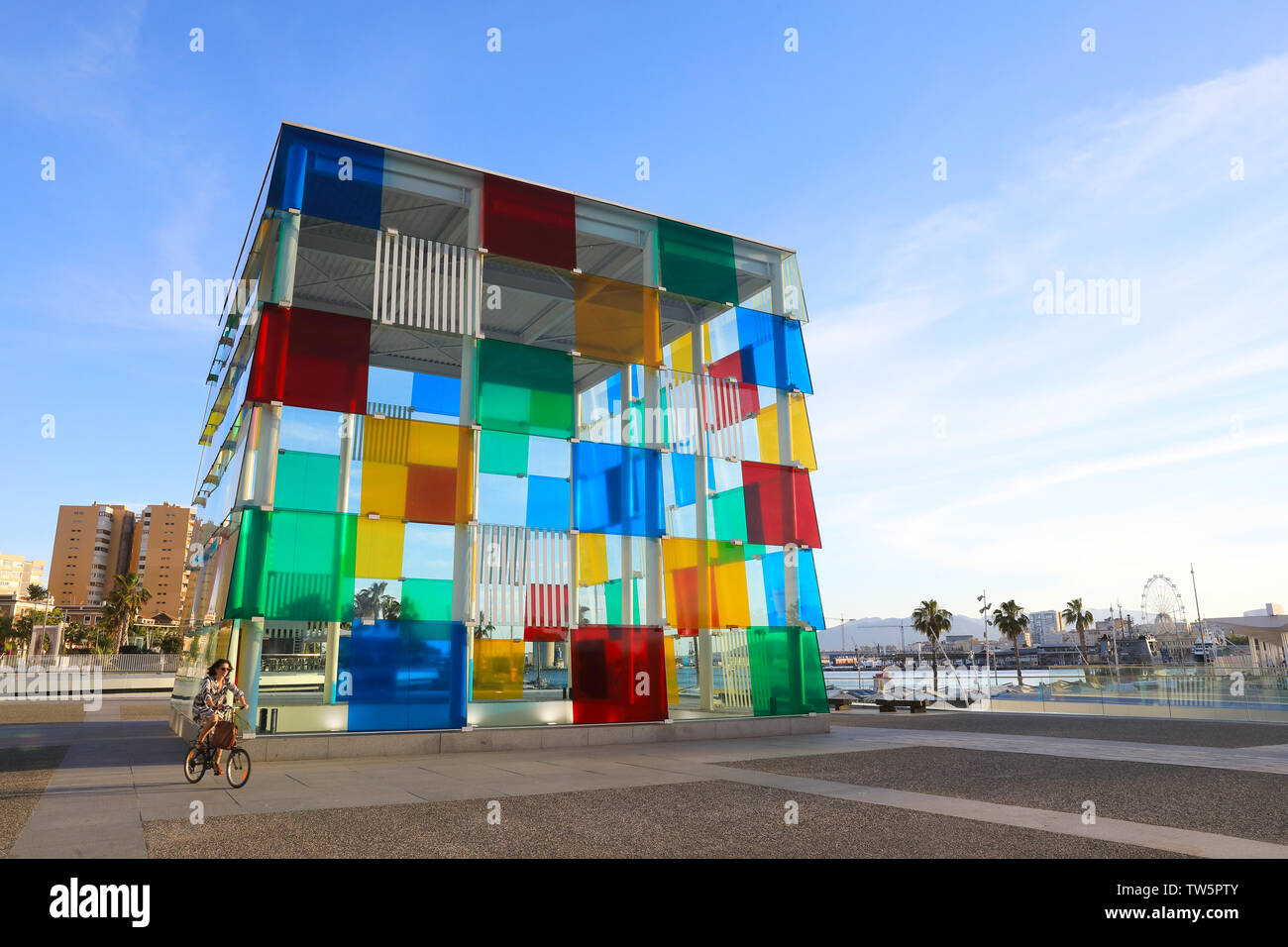 Das Centre Pompidou Malaga, ein Ableger der Pariser Museum für zeitgenössische Kunst, in Muelle Uno, durch den Hafen, in Spanien, Europa Stockfoto