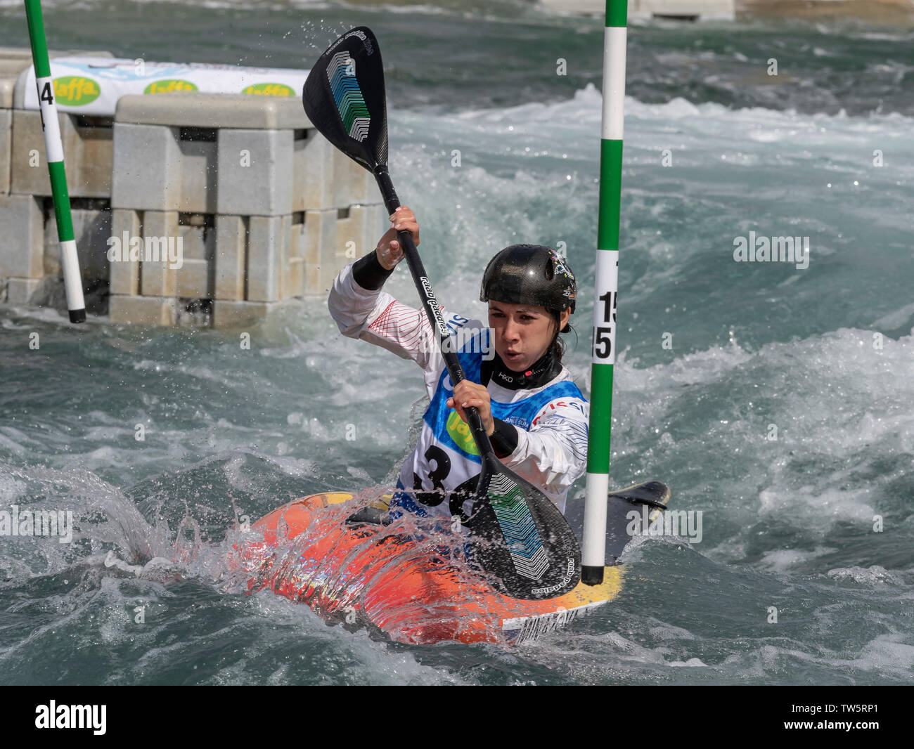 14.06.2019. Lee Valley White Water Centre, London, England. Die Canoe Slalom World Cup 2019 Aisu Minazova (RUS) konkurriert in der Frauen Kayak WC 1. Stockfoto