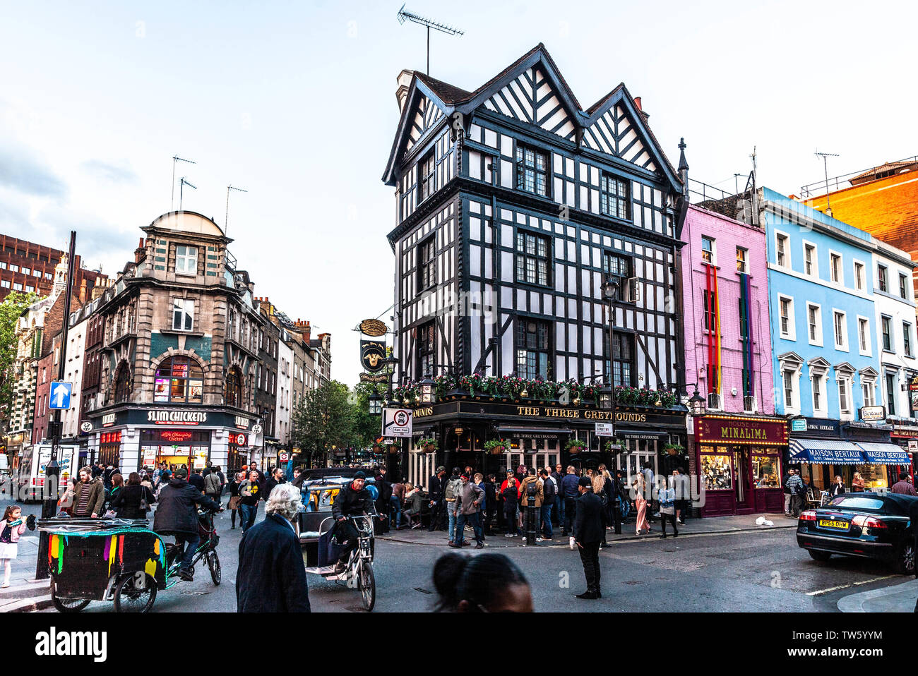 Soho geschäftige Straßenszene, London, NW1, England, Großbritannien. Stockfoto