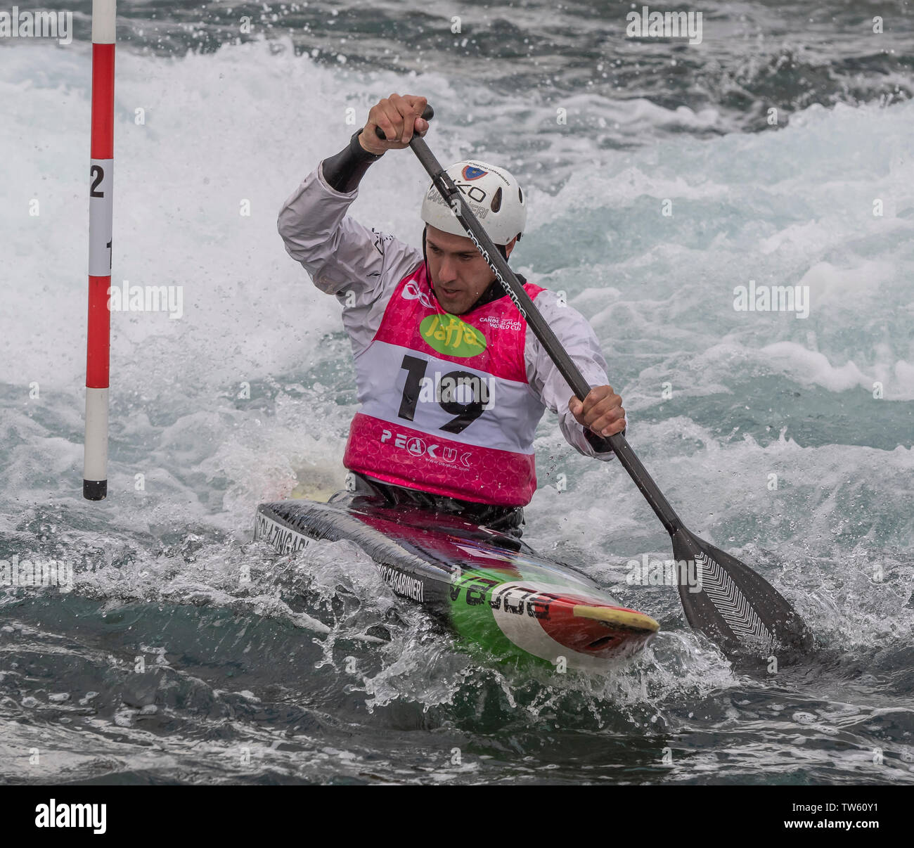 15.06.2019. Lee Valley White Water Centre, London, England. Die Canoe Slalom World Cup 2019 Roberto Colazingari (ITA) konkurriert in der Mens Kanu MK1 Stockfoto