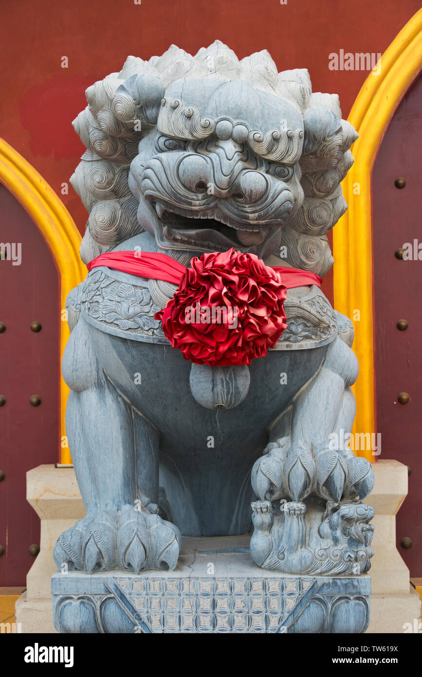 Steinerne Statue von Lion in Huaning Tempel, Yining (ghulja), Provinz Xinjiang, China Stockfoto