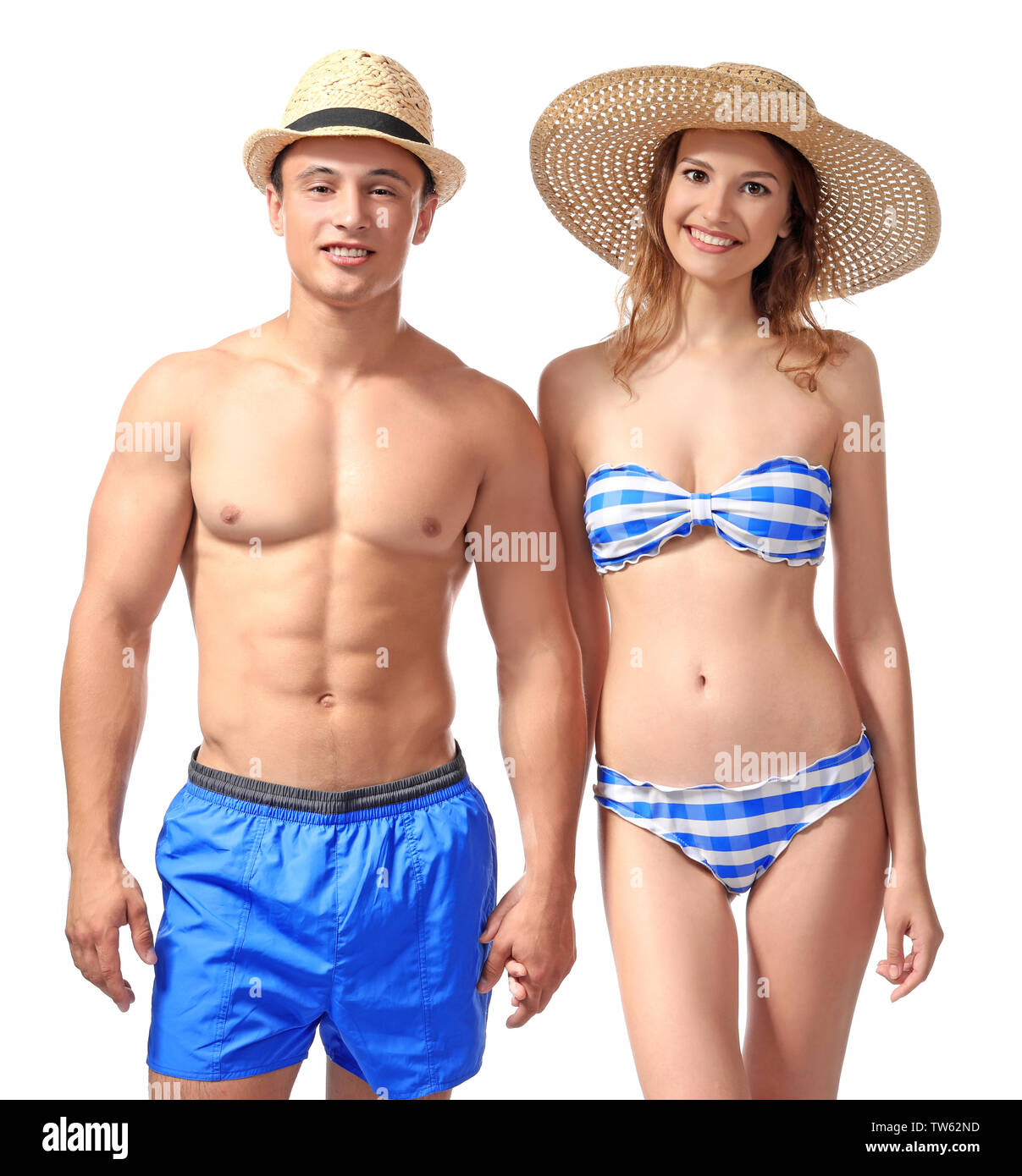 Junges Paar in Badebekleidung auf weißem Hintergrund Stockfoto