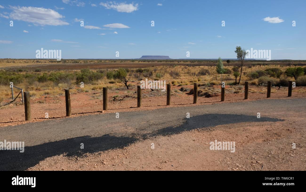Tafelberg Conner im Outback am Horizont, sonnigen Tag in Northern Territory Australien Stockfoto