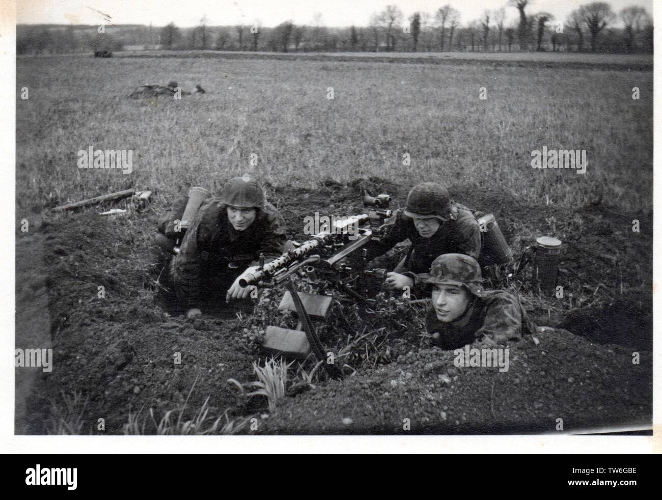 Waffen-SS in der Tarnung Kittel mit MG an der russischen Front 1941 Stockfoto