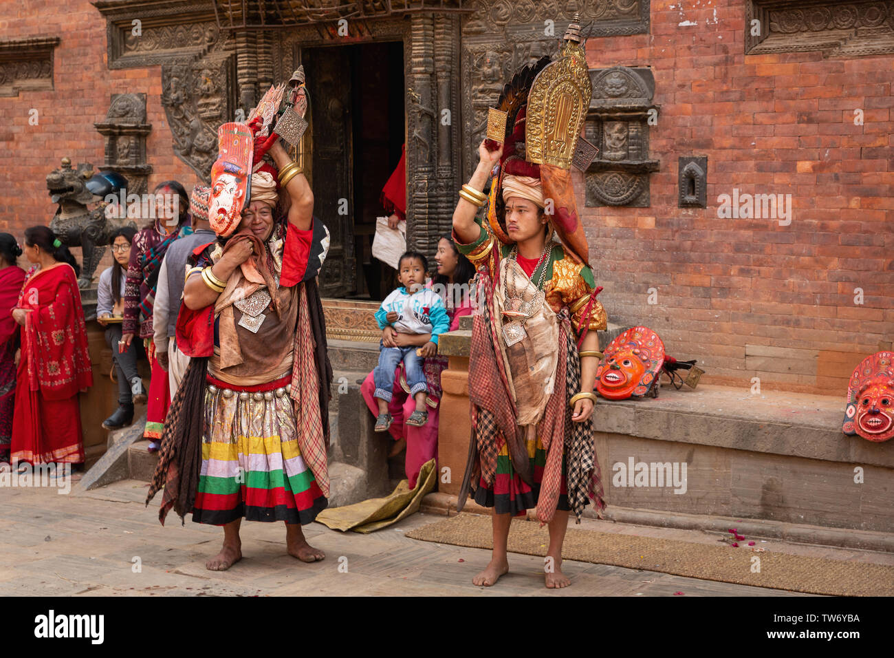 Tieropfer Zeremonie an Bisket Jatra 2018, Nepali New Year Festival. Bhaktapur, Provinz Nr. 3, Nepal, Asien Stockfoto