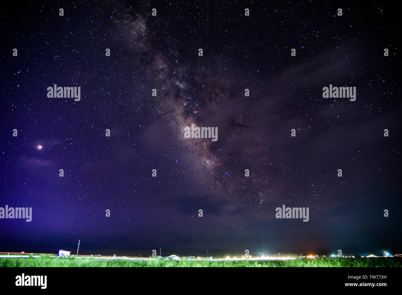 Gansu Gannan Xia Fluss Sangke Prairie Sommer Nacht Milchstraße Sternenhimmel Stockfoto