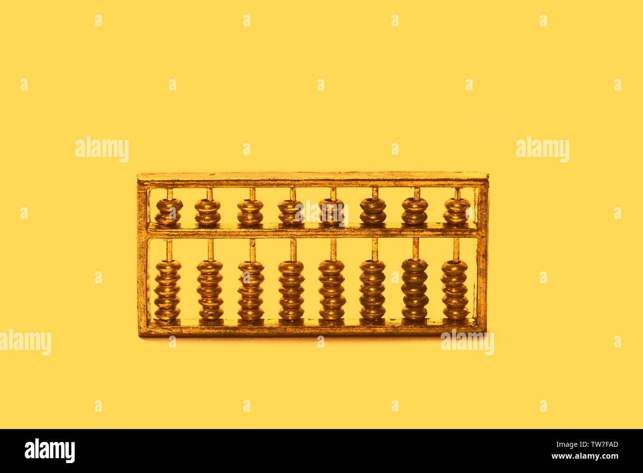Ein gold Abacus auf einem goldenen Hintergrund Stockfoto