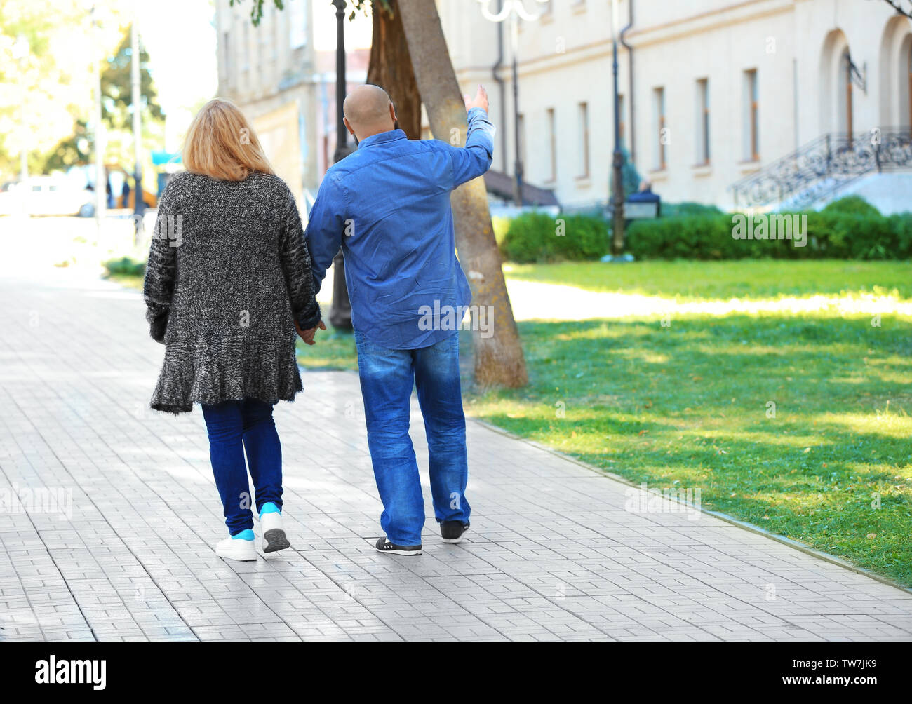 Übergewicht Paar in Park Stockfoto