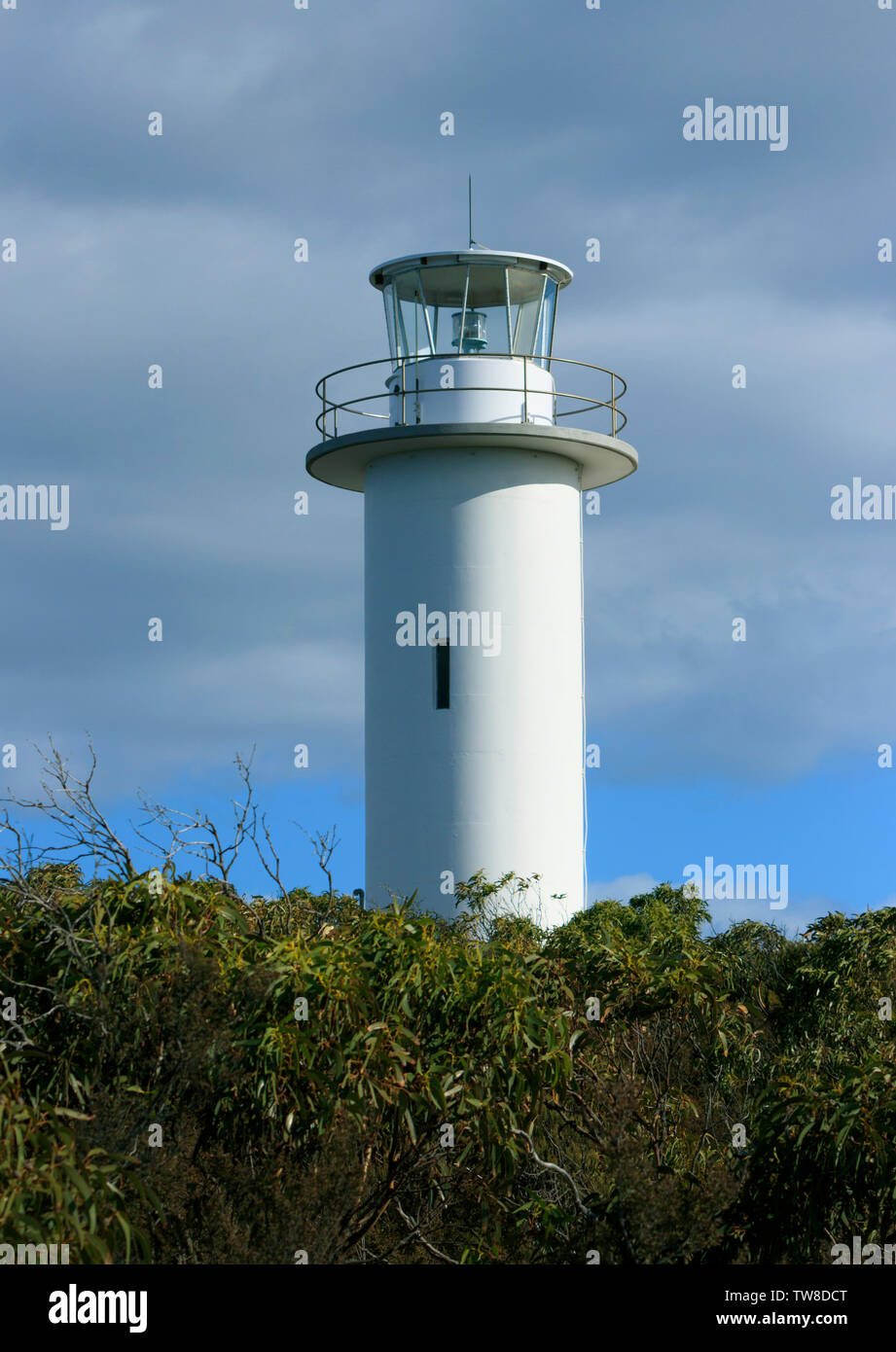 Cape Tourville automatische unbemannte Leuchtturm an der Ostküste von Tasmanien wurde 1971 gebaut, der früheren Leuchtturm auf der nahe gelegenen Insel Zitrone zu ersetzen. Stockfoto