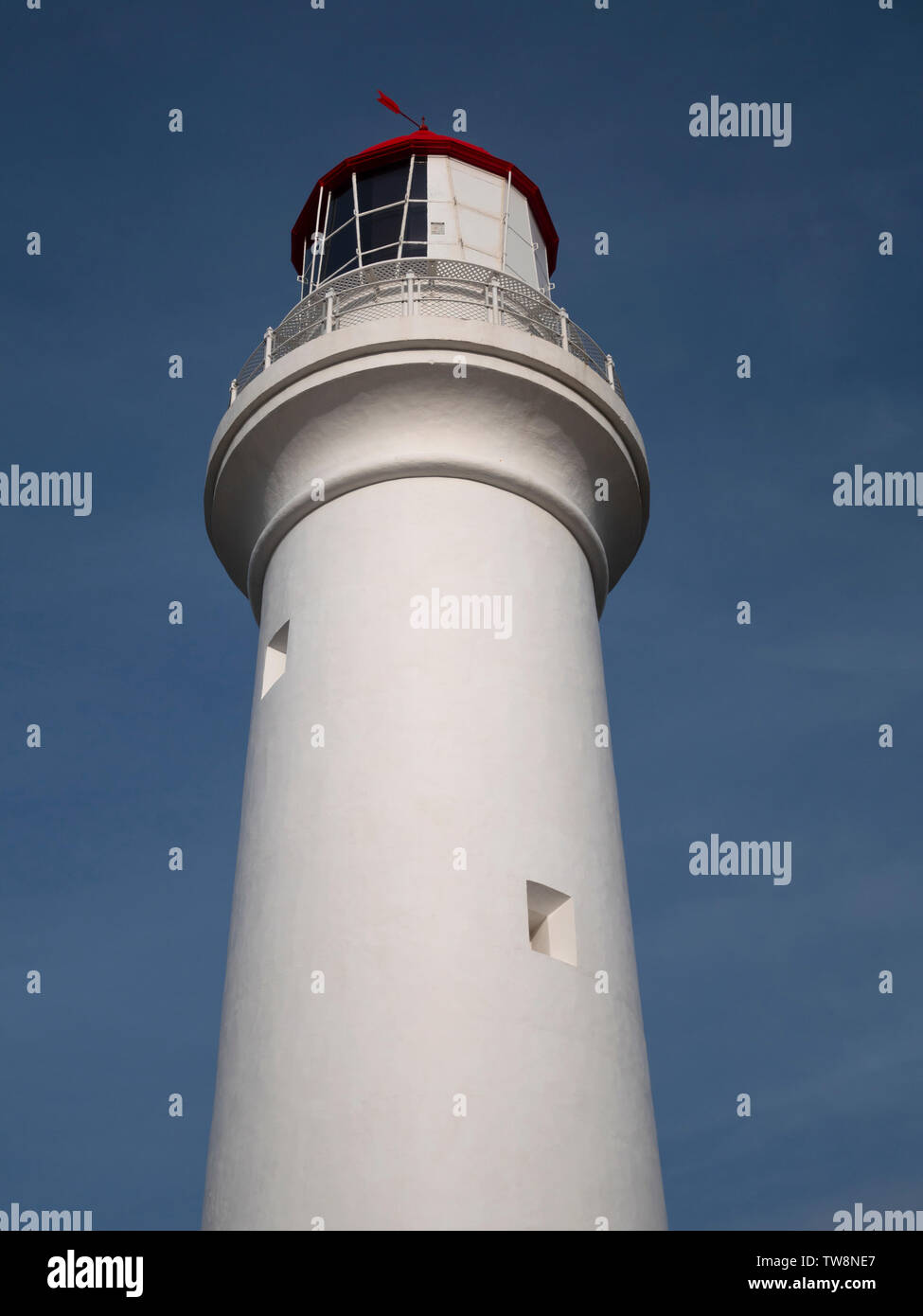 Split Point Lighthouse an Aireys Inlet an der Great Ocean Road Victoria Australien im Jahr 1891 ist ein beliebtes touristisches Reiseziel außerhalb Melbou Stockfoto