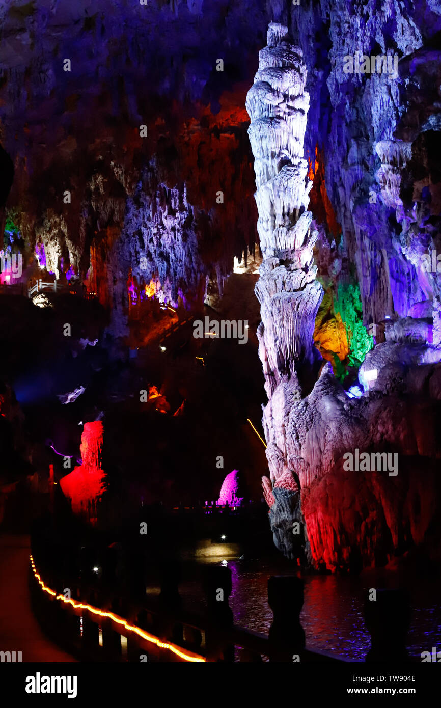 Jianshui schlucken Höhle in der Provinz Yunnan, China. Yunnan, China - November, 2018 Stockfoto