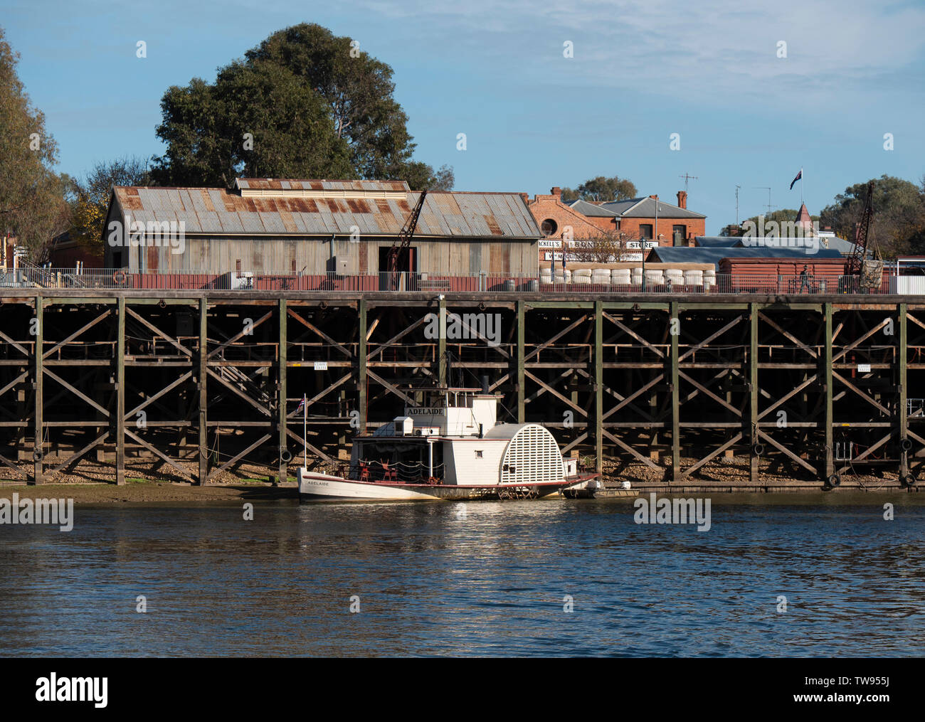 Raddampfer Adelaide am historischen Hafen von Echuca Wharf auf dem Murray River in Echuca Victoria, Australien Stockfoto