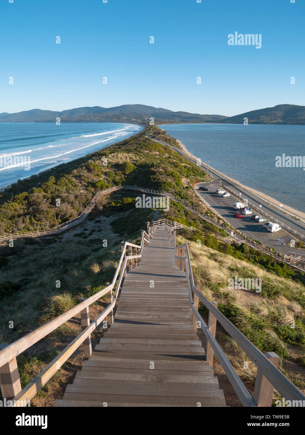 Bruny Island in Tasmanien ist eine beliebte Reise Reiseziel. Der Hals ist ein dünner Streifen Land, im Norden und Süden der Insel. Stockfoto