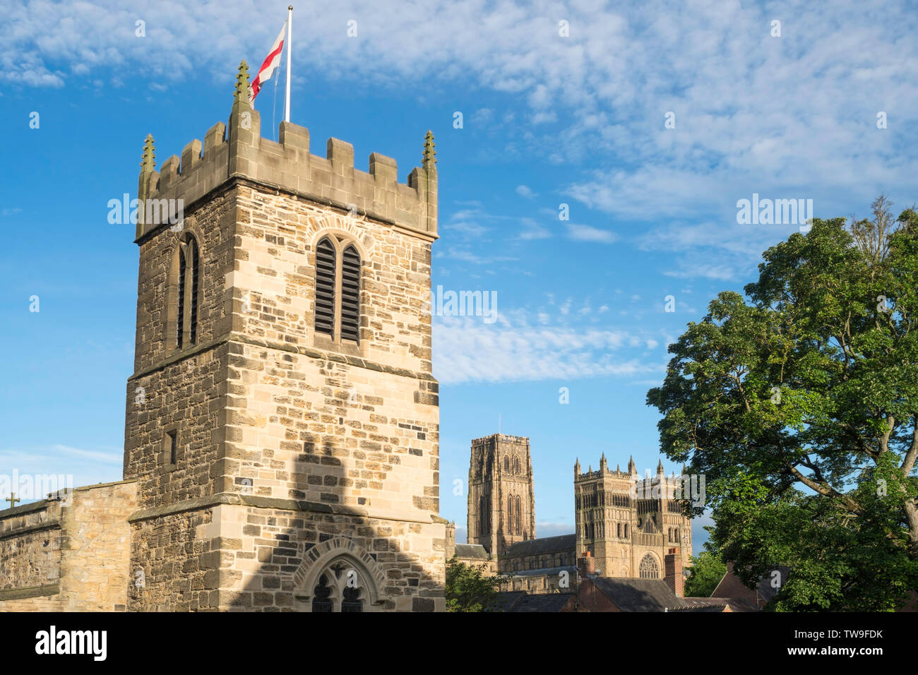 St Margaret's Church und die Kathedrale von Durham, Durham, Durham, England, Großbritannien Stockfoto