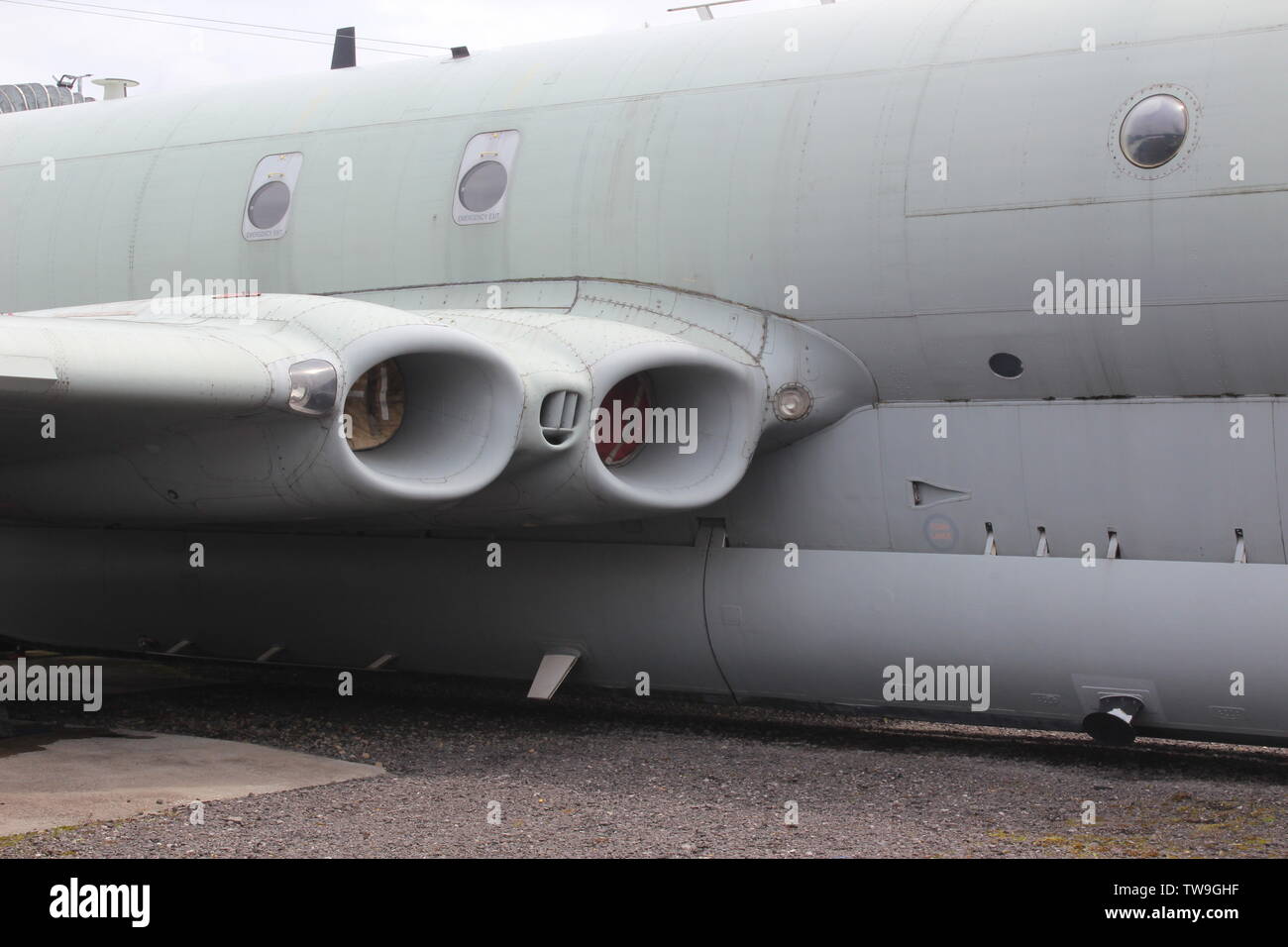 Familien, die Start- und Landebahn des Flughafen Manchester Besucher Park beobachten die Flugzeuge kommen und gehen Stockfoto