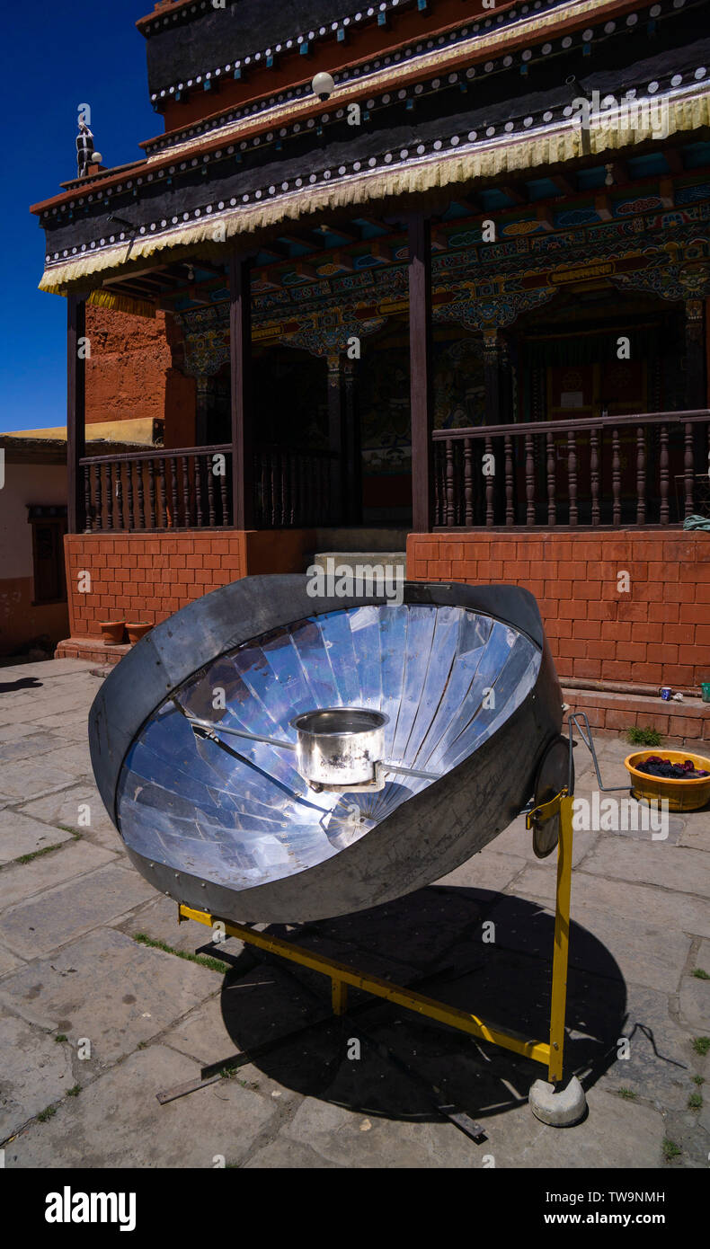 Eine solare Backofen Heizung Wasser, populär in den höheren Regionen von Nepal Stockfoto