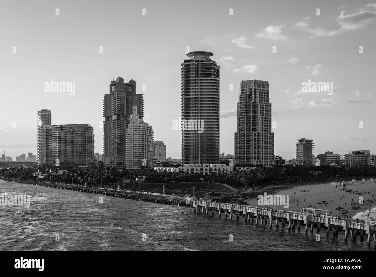 Miami, FL, Vereinigte Staaten - 20 April, 2019: Hochhaus Apartment Gebäude in der Nähe von South Pointe Park und Miami South Beach in Miami, Florida, United States Stockfoto