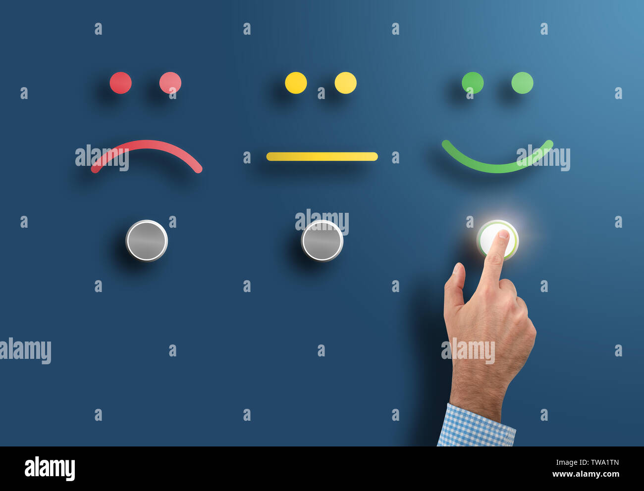 Bewertung und Umfrage Konzept mit Hand berühren Schnittstelle Schaltfläche mit lächelnden Gesicht Stockfoto