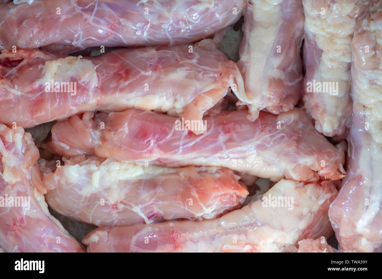 Draufsicht auf Huhn Hälse bereit zum Kochen Stockfoto