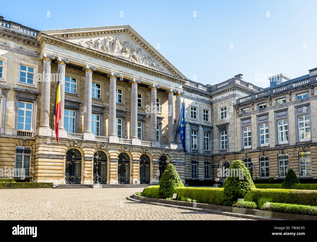 Drei Viertel Vorderansicht der Palast der Nation, dem Sitz des belgischen föderalen Parlaments in Brüssel, Belgien. Stockfoto
