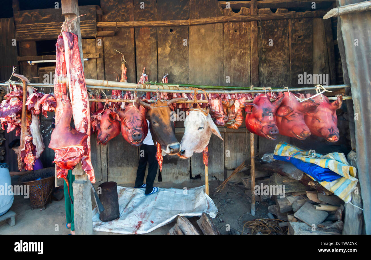 Fleisch für Hochzeitsfeiern, Khonoma Dorf, Nagaland, Indien. Stockfoto