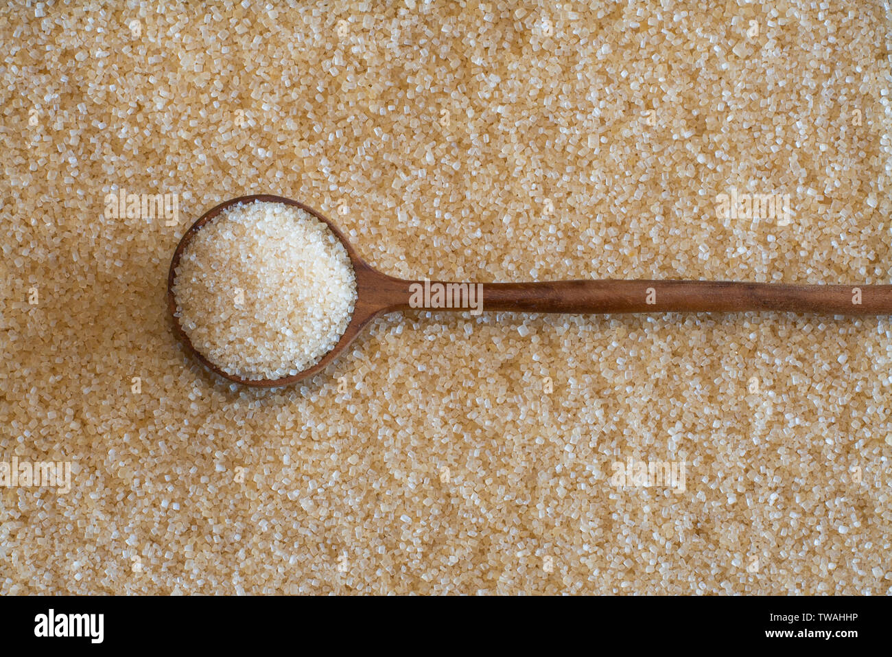 Brauner Zucker, als meinen viele in eine gesündere Alternative zu Weißzucker, erhält es reichen dunklen goldene Farbe aus Melasse. Stockfoto