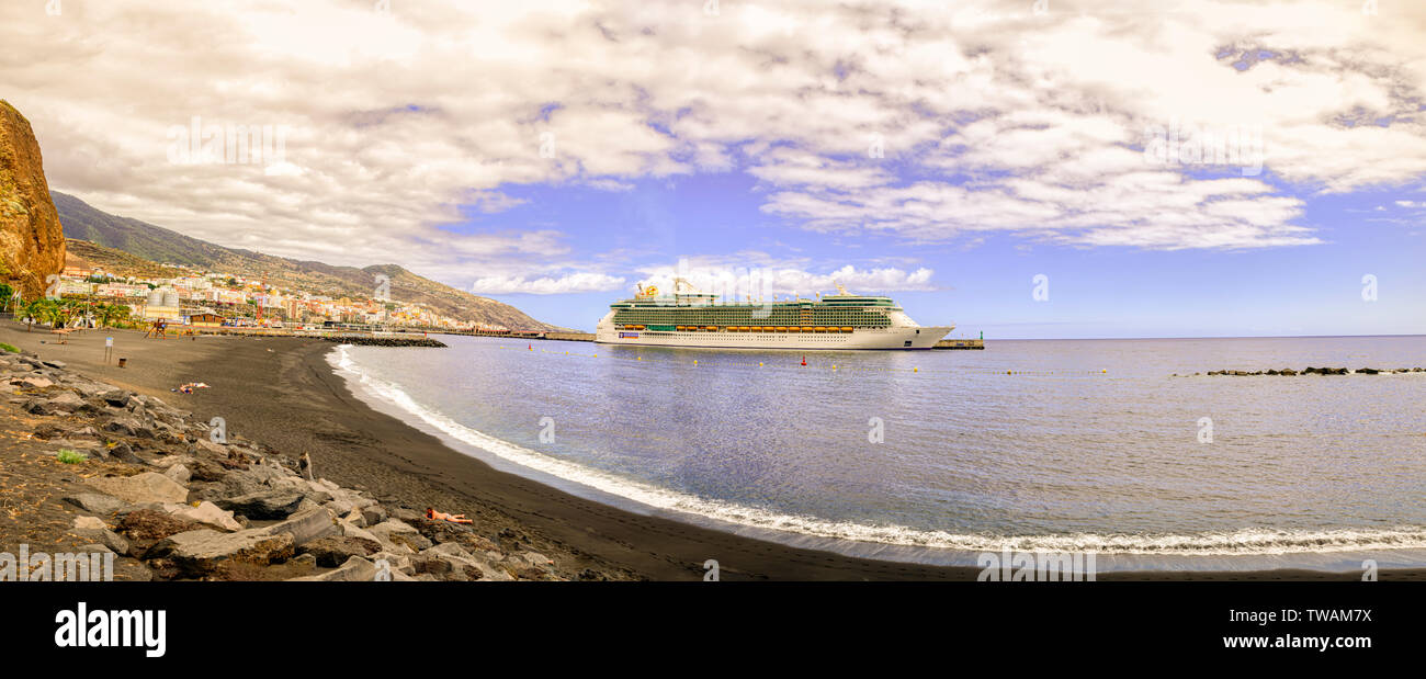 09.17.2018. La Palma, Kanarische Inseln, Spanien. Die Royal Caribbean Schiff Unabhängigkeit der Meere günstig an Mulle sur Santa Cruz de La Palmas Stockfoto