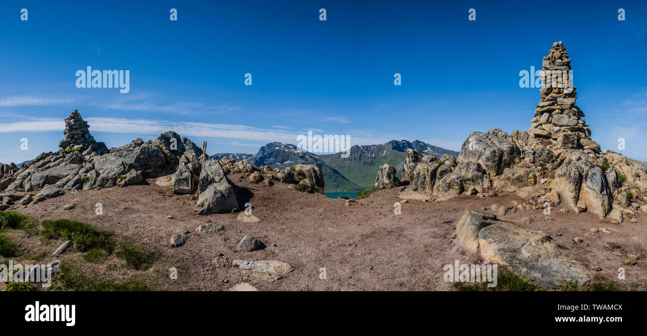 Blick vom Gipfel des Hoven, Gimsoya, Lofoten, Norwegen. Stockfoto