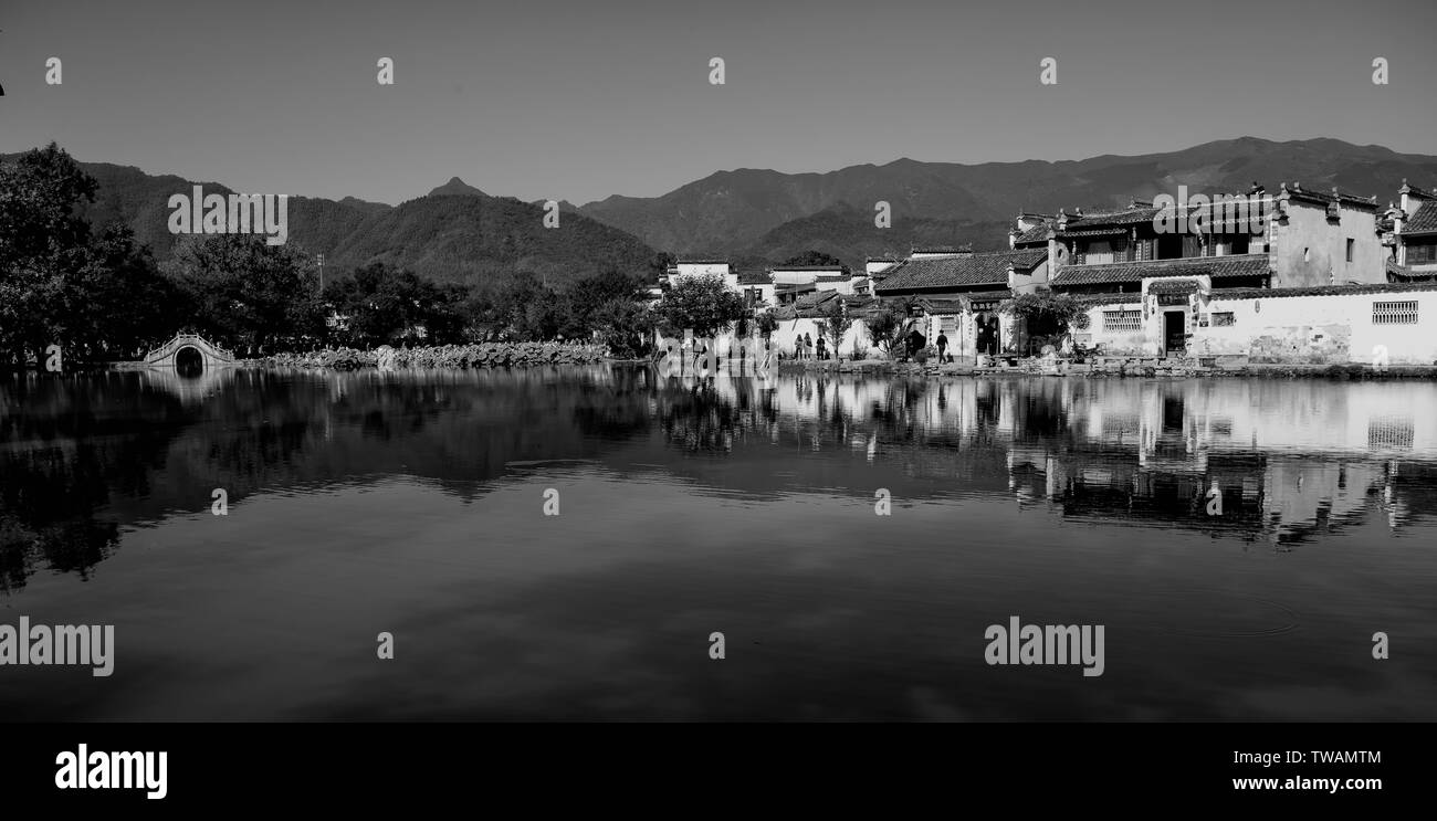 Anhui Hongcun, ruhige See, worin das alte Dorf Stockfoto