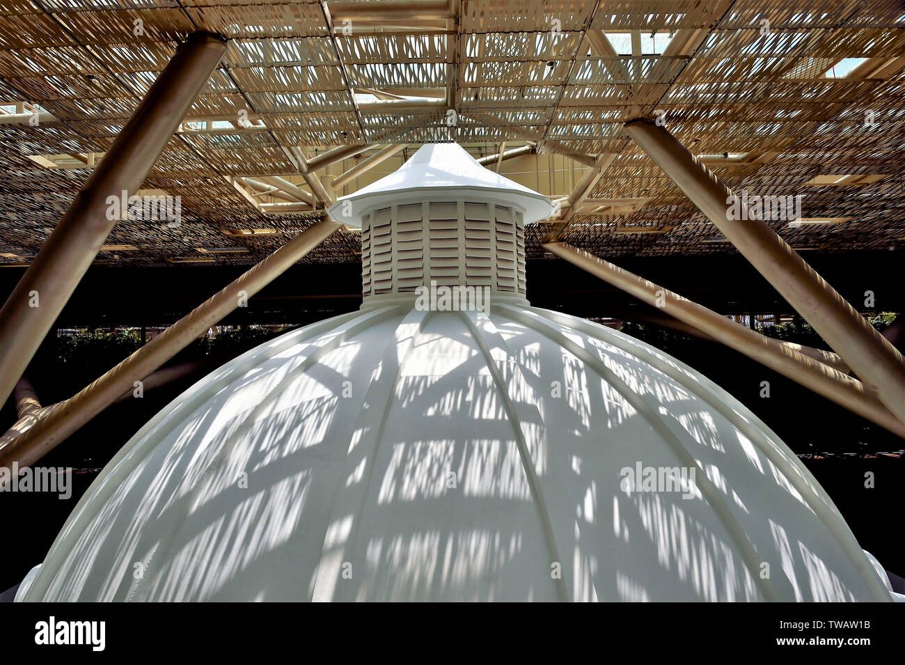 Singapur - 15. Mai 2019: Innenraum Südostasiatischer Galerie der National Gallery Singapur mit starken Design Elemente und Sonnenlicht Stockfoto