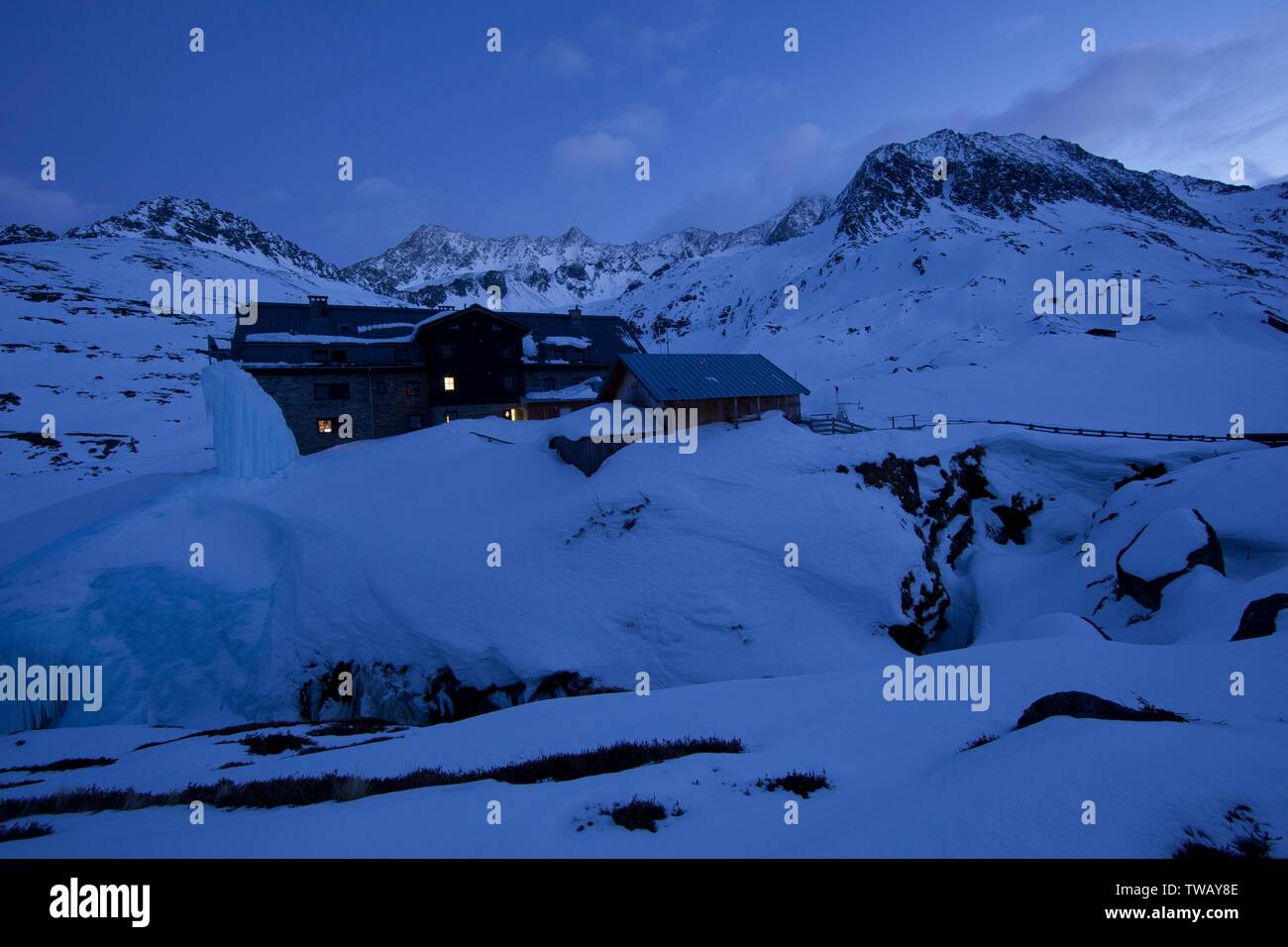 Österreich, Tirol, Stubaier Alpen, Franz Senn Hütte im Abendlicht. Stockfoto