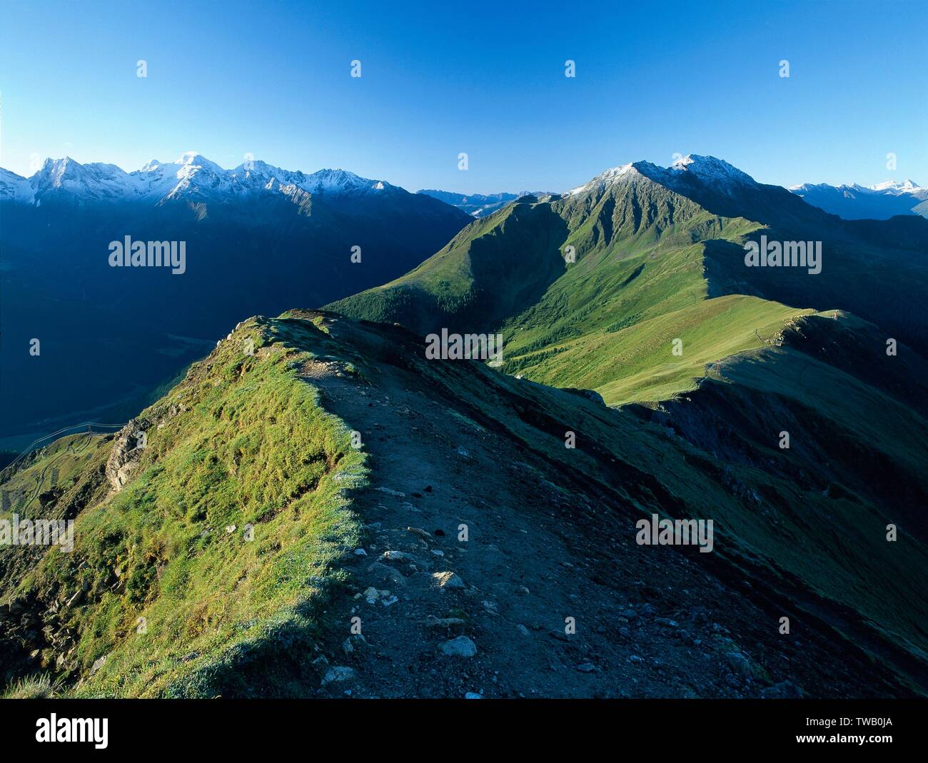 Roter kogel Fotos und Bildmaterial in hoher Auflösung Alamy
