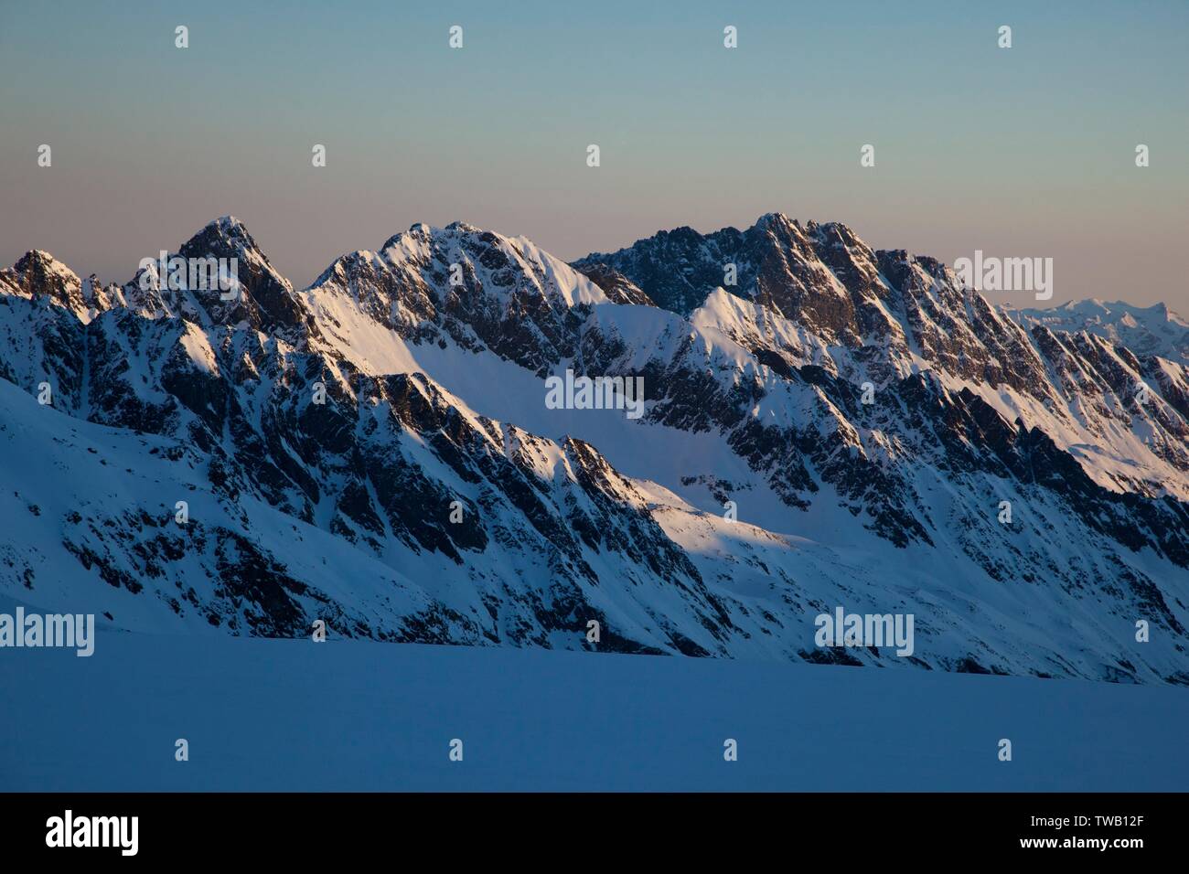 Österreich, Tirol, Stubaier Alpen, Kamm der Villerspitze, Blick von der Alpei. Stockfoto
