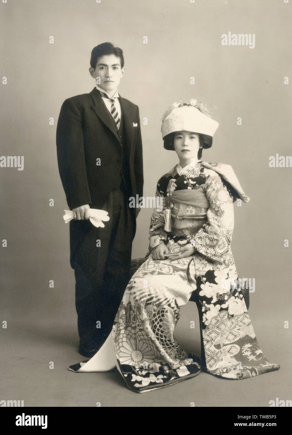 Japanisches Paar Der Oberen Klasse - Hochzeitsfoto Stockfoto