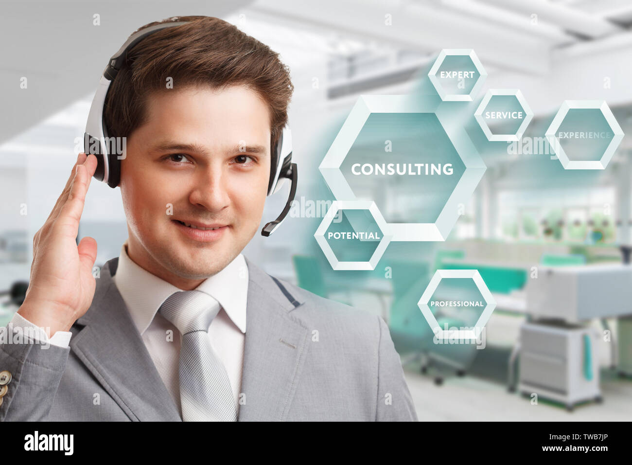 Beratung Business Konzept. Geschäftsmann Pressen text Beratung im virtuellen Bildschirm. Stockfoto