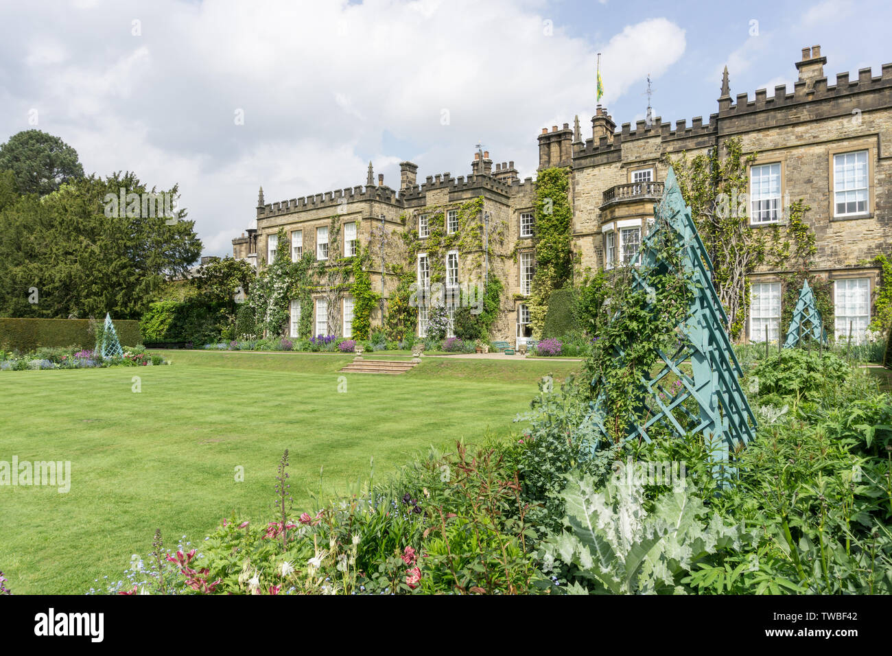 Die Außenseite des Renishaw Hall, einem Gebäude aus dem 17. Jahrhundert und die Heimat der Sitwell Familie; Derbyshire, Großbritannien Stockfoto