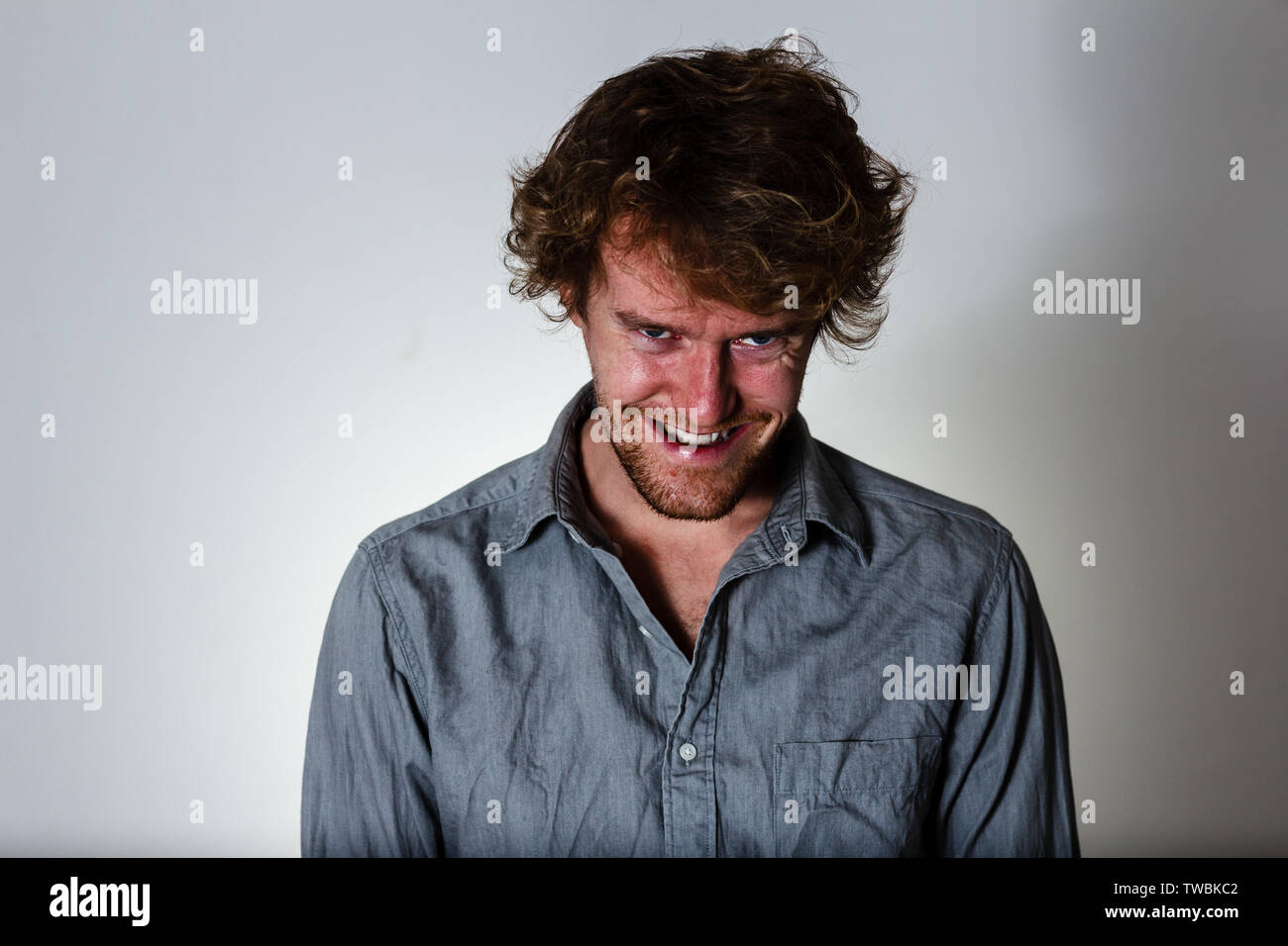 Insane man -Fotos und -Bildmaterial in hoher Auflösung – Alamy