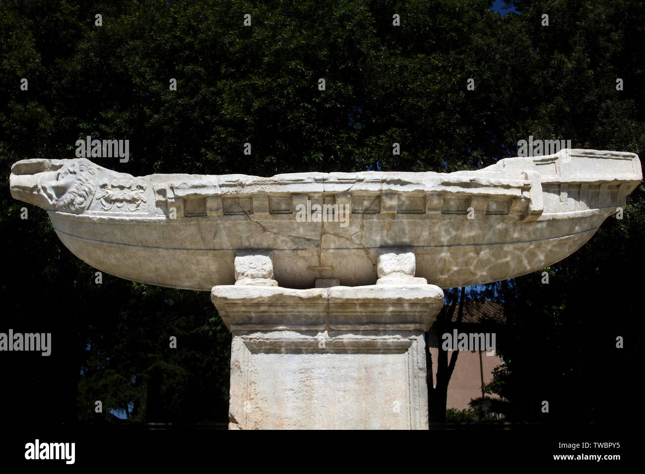 La Schiffchen (Stein Skulptur eines kleinen römischen Boot), wahrscheinlich eine alte votive bietet (das ist eine Kopie aus den frühen 1500's) - Coelian Hill - Rom Stockfoto