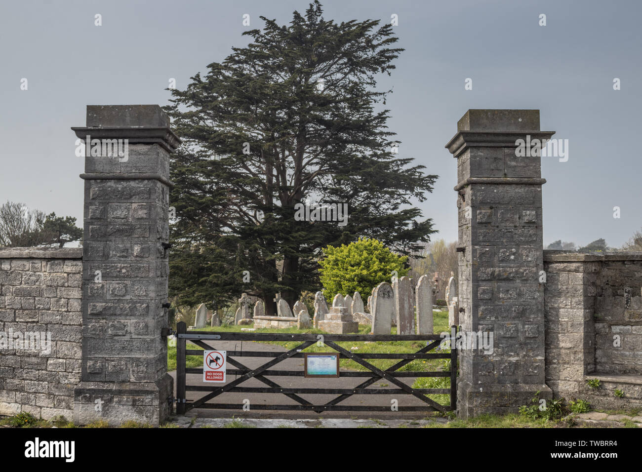 Eingang Northbrook Friedhof, den Aufstellungsort von John mowlem's Vault in Swanage, Dorset, Großbritannien Stockfoto