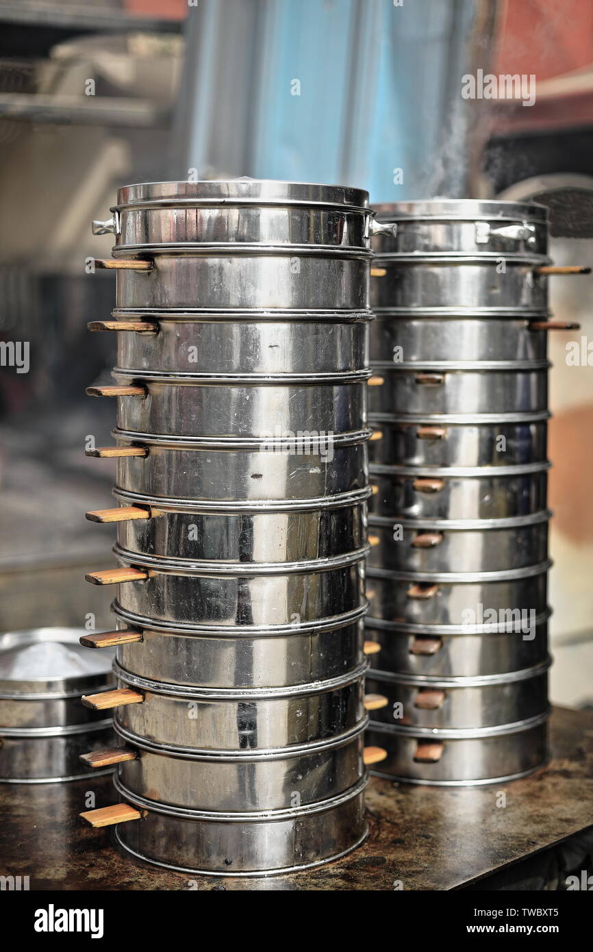 Kochgeschirr aus Edelstahl - mantikaskische Dampfer für Uyghur Manta Knödel - Hotan Jade Market-Xinjiang-China-0156 Stockfoto