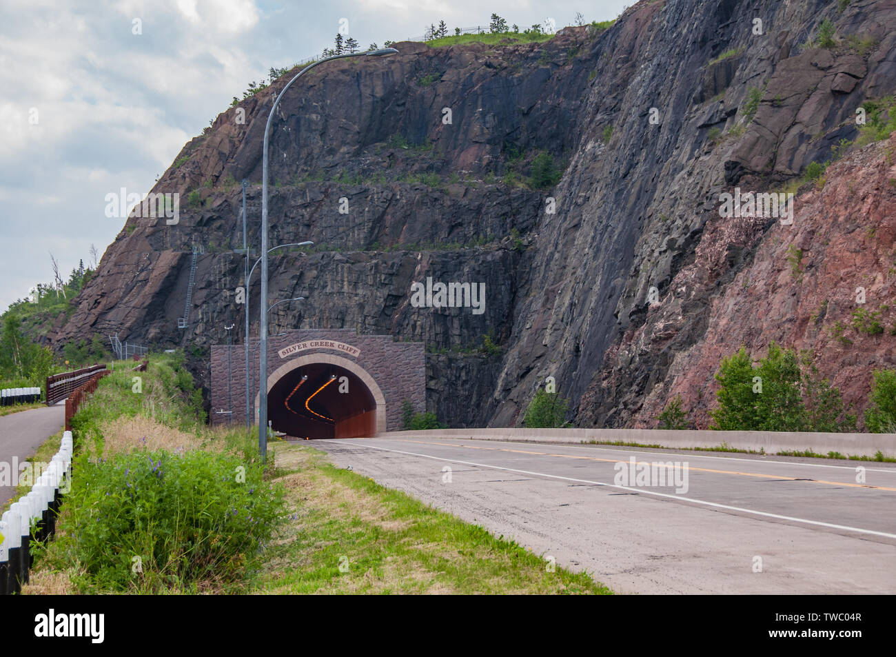 Silver Creek Cliff Tunnel auf dem Highway 61 nördlich von zwei Häfen, Minnesota am Ufer des Lake Superior war als eine sicherere Alternative zu den alten r Stockfoto