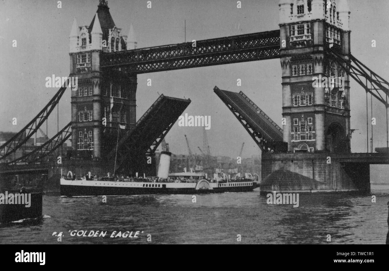 Golden Eagle Raddampfer auf der Themse, die Tower Bridge von 1960 s Postkarte von colling Turner Ltd. Stockfoto