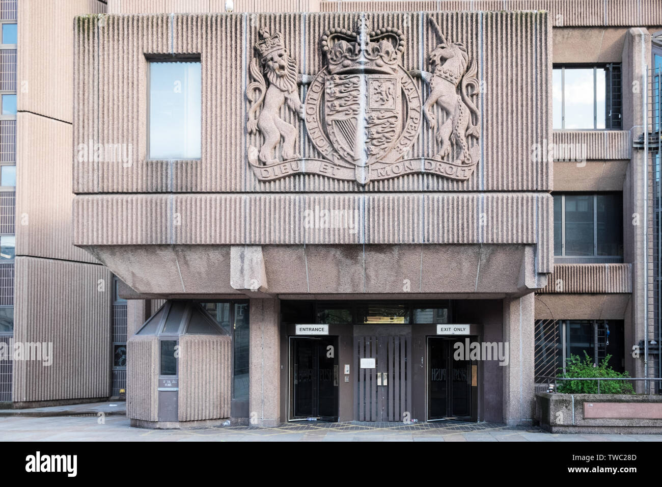 Queen Elizabeth, II, Gesetz, der Gerichte, der Crown Court, Krone, Gerichte, Derby Square, Liverpool, Merseyside, Norden, Norden, Stadt, England, Englisch, GB, Großbritannien, England, Großbritannien, Stockfoto