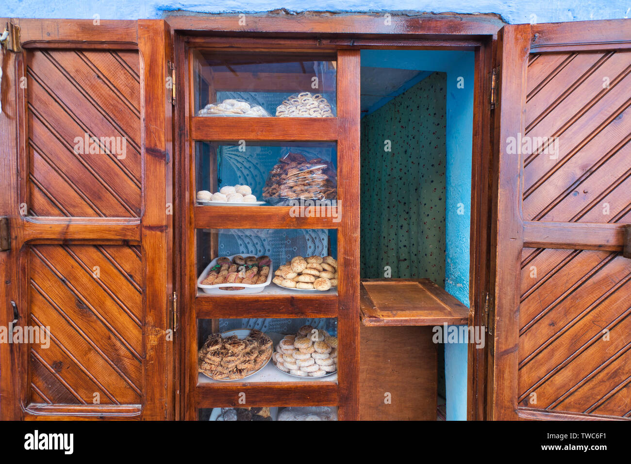 Kleine traditionelle Konditorei in Tanger, Marokko Stockfoto