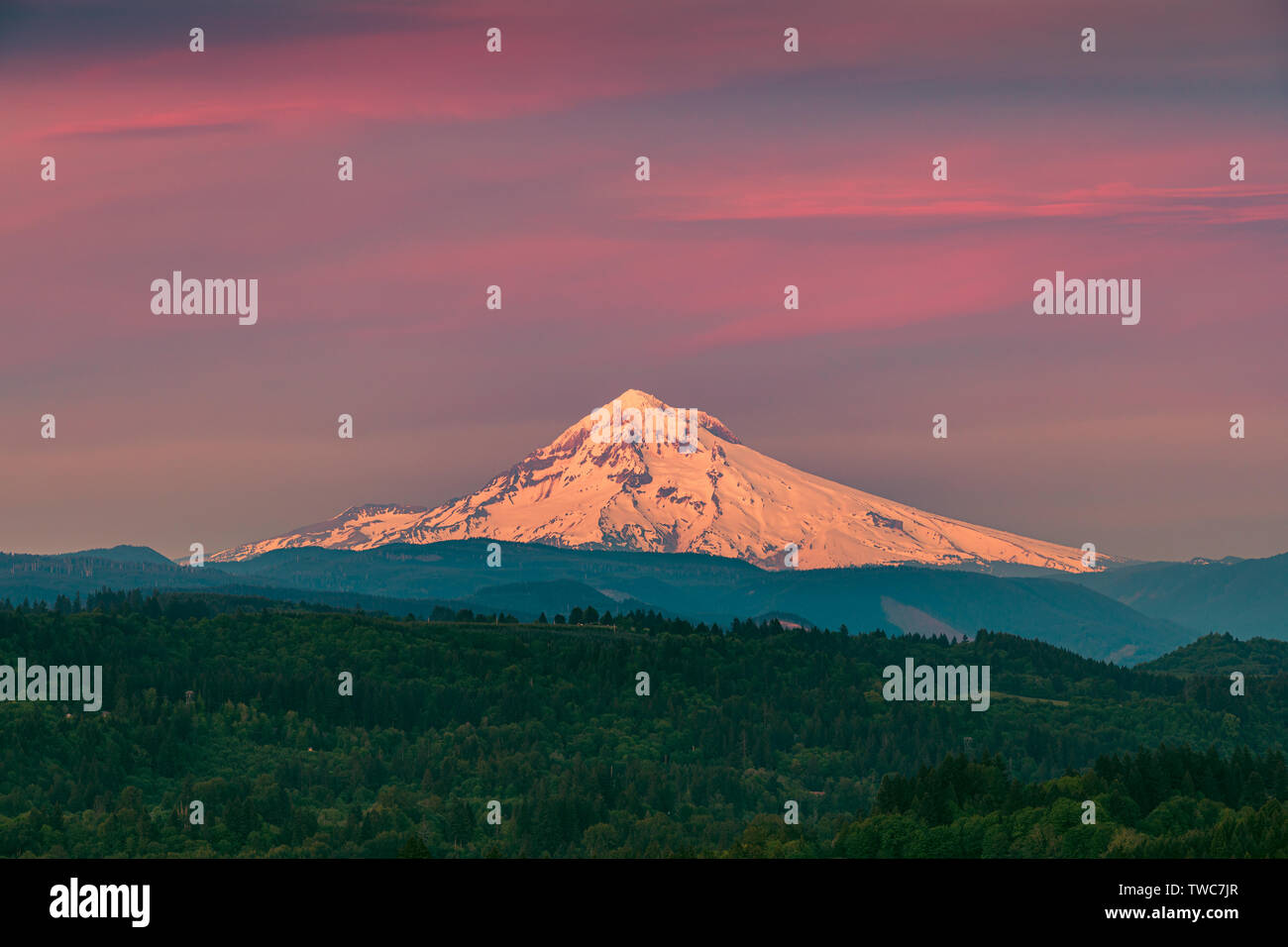 Jonsrud Sicht ist ein Aussichtspunkt in der Stadt Sandy im US-Bundesstaat Oregon. Der Aussichtspunkt bietet Teleskope und Weitläufiger Blick auf den Moun Stockfoto