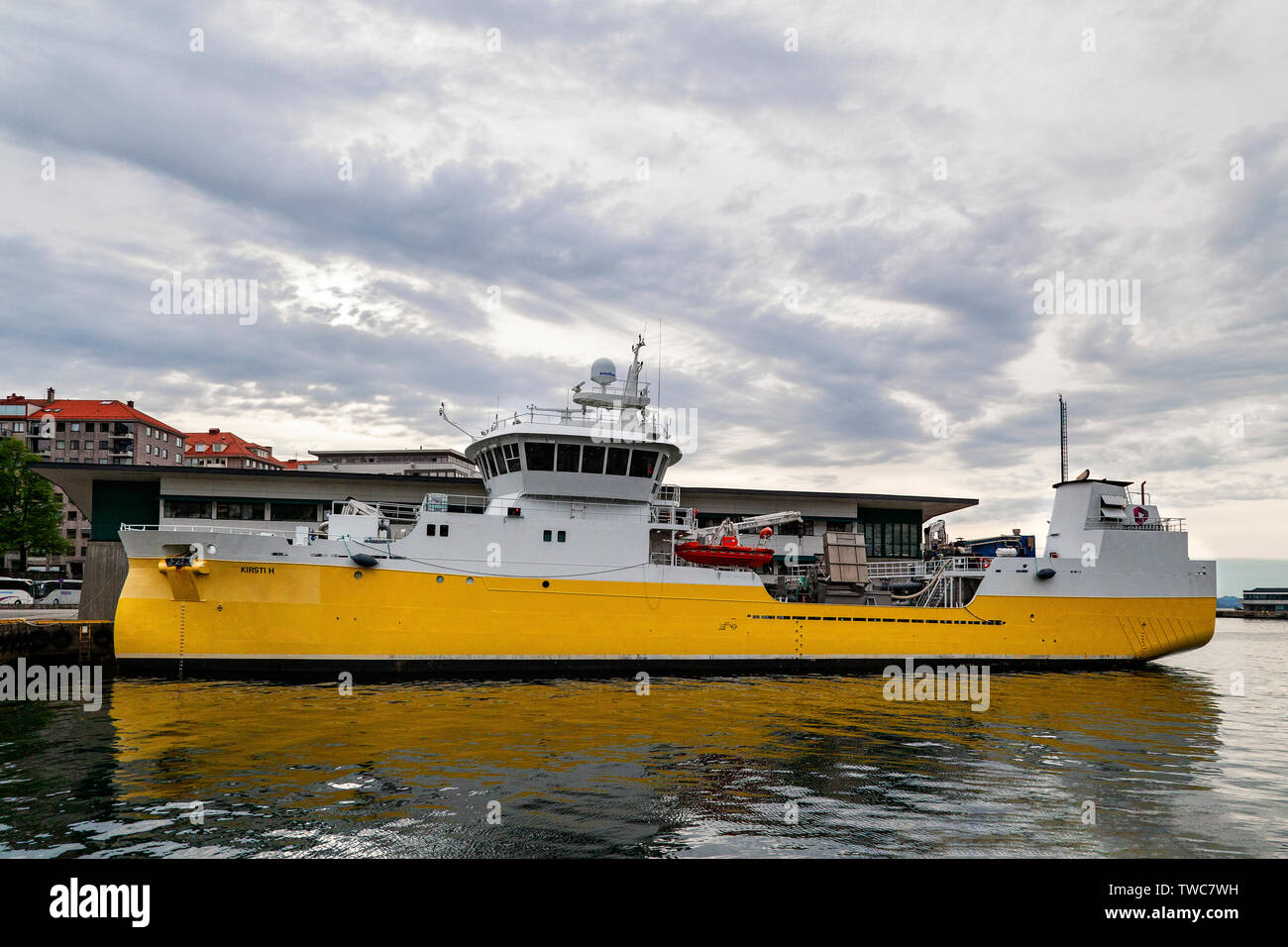 Fisch Träger/Frachtschiff Kirsti Uhr in den Hafen von Bergen, Norwegen. Stockfoto