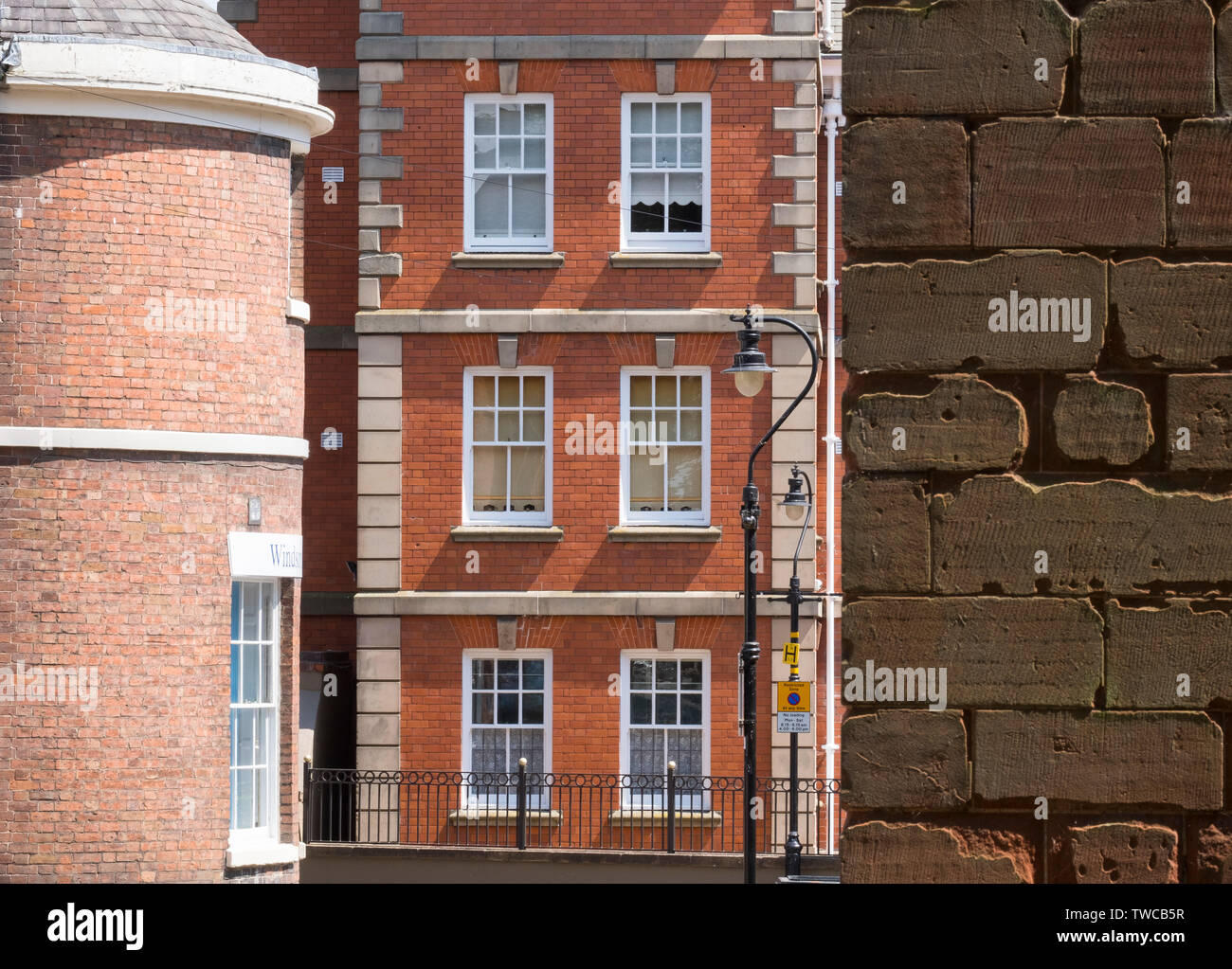 Kontrastreiche Architektur in Shrewsbury, Shropshire, England, Großbritannien Stockfoto