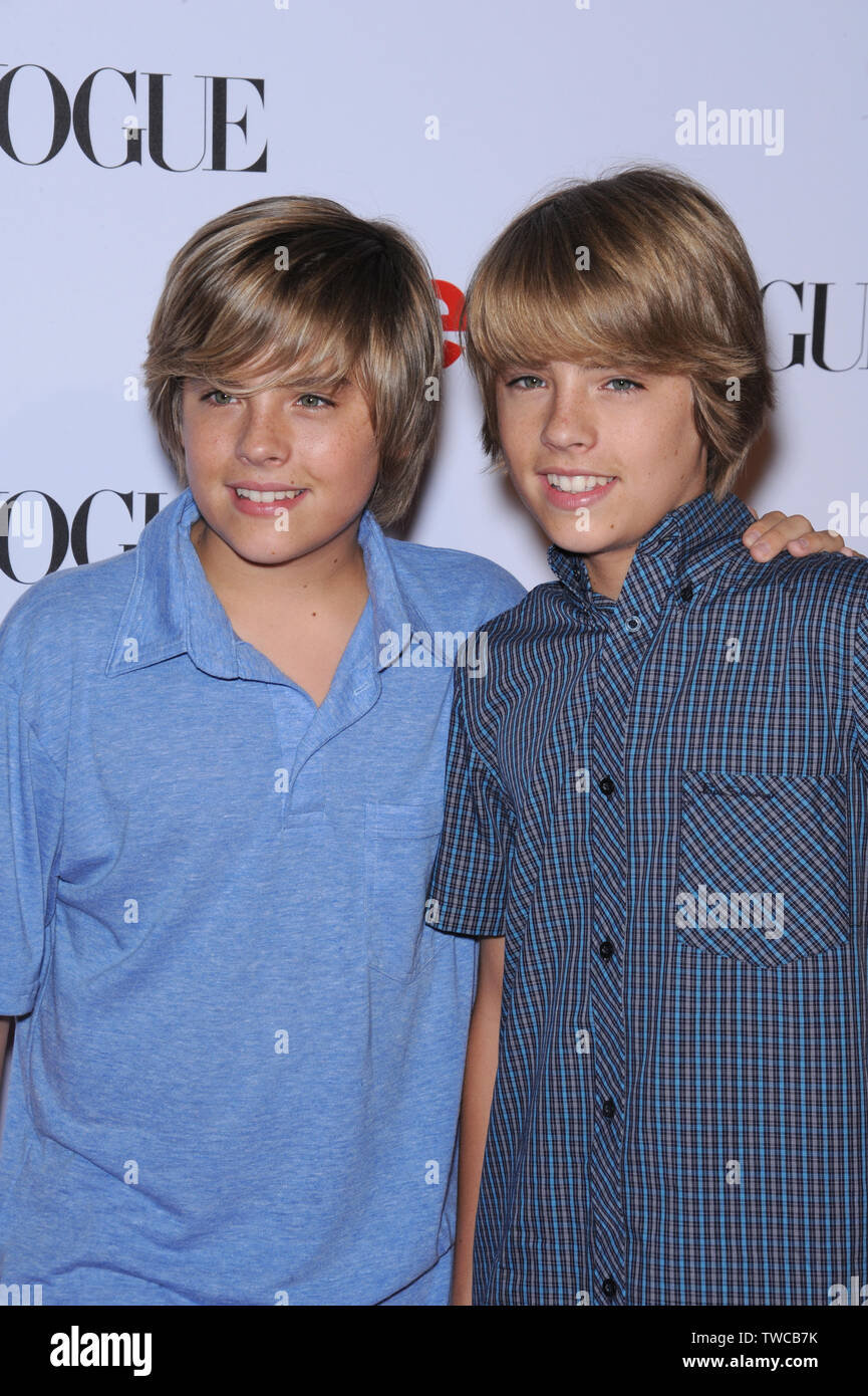 LOS ANGELES, Ca. September 18, 2008: Cole & Dylan Sprouse Teen Vogue's Young Hollywood Party im Los Angeles County Museum of Art © 2008 Paul Smith/Featureflash Stockfoto